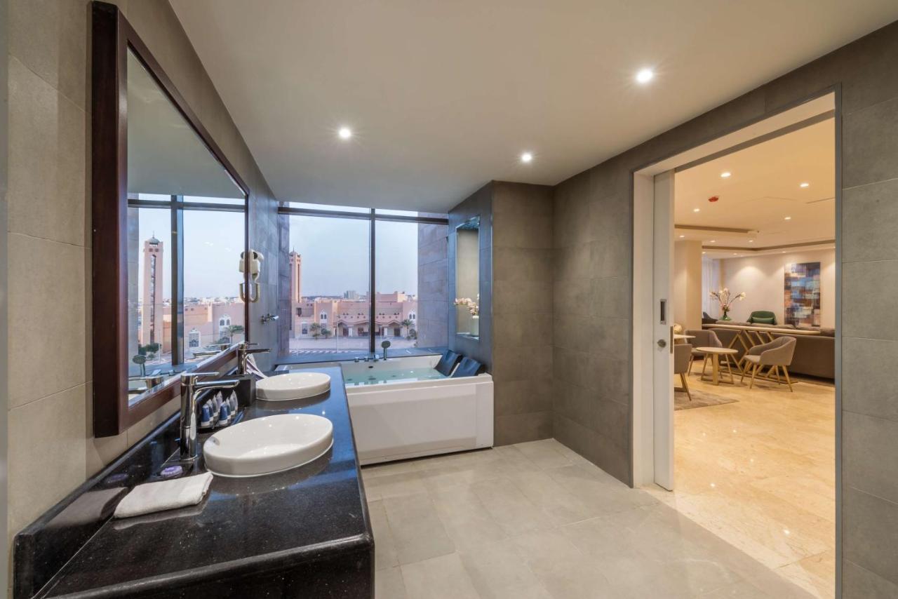 Best Western Plus Al Qurayyat City Center 外观 照片